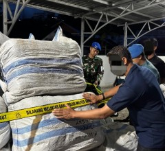 TNI AL DAN BEA CUKAI BERHASIL GAGALKAN PENYELUNDUPAN BARANG ILEGAL DI JAYAPURA