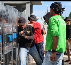 Aksi Unjuk Rasa Berujung Memanas, Prajurit Lanal Dumai Tunjukkan Profesionalisme Dalam Mengendalikan