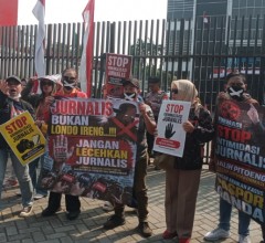 Ratusan Wartawan Gelar Aksi Demo Didepan Kantor Peradi Pusat