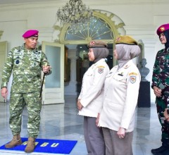 NIAT UMRAH DARI UANG PENSIUN, TIGA PNS KORPS MARINIR JUSTRU DIBERANGKATKAN PANGKORMAR