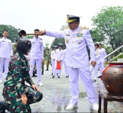 ACARA TRADISI PENYIRAMAN AIR KEMBANG KENKAT PRAJURIT DAN PNS DI LINGKUNGAN SESKOAL