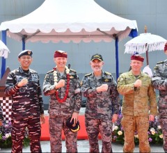 DANLANAL DENPASAR SAMBUT HMAS CHOULES L100 DI BENOA BALI